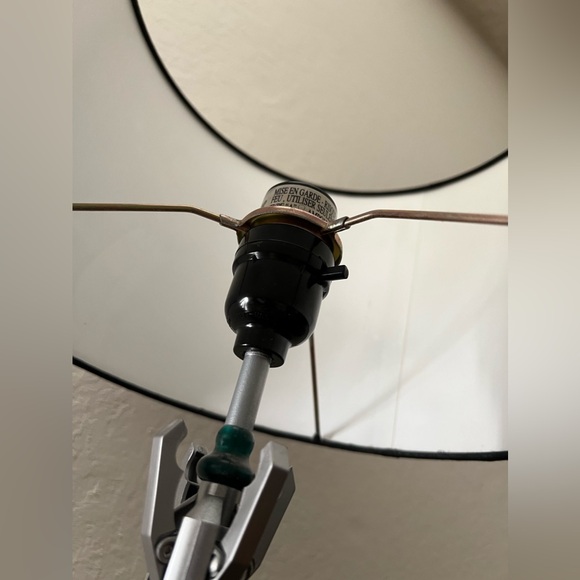 Doctor Who Sonic Screwdriver 11th Doctor Table Lamp - Picture 4 of 6